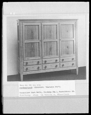 Wäscheschrank (Kennwort "Kastanie 591")