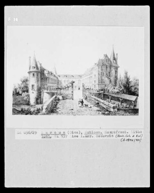 Das Schloss in Sarcus: Hauptfront