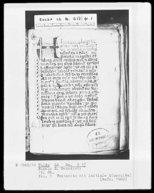 Regula Sancti Benedicti — Initiale A (usculta), Folio 1recto
