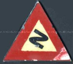 WHN-Abzeichen, Verkehrszeichen: Kurve, Straßensammlung im Gau 44 Reichskommissariat Niederlande am 14. und 15. Februar 1941