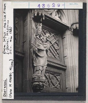 Oberwesel: Liebfrauenkirche, Südportal, Madonna
