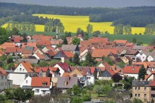 Harzvorland - Weddersleben : Blick von der "Teufelsmauer" auf das Dorf Weddersleben. Aufgenommen am 12. Mai 2010