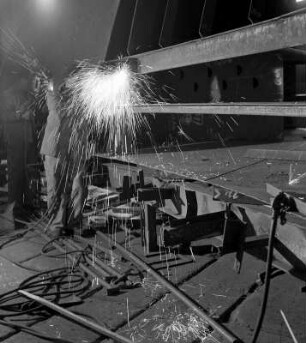 Schleifer in der Rostocker Neptun Werft