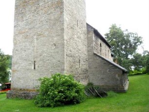 Heringhausen-(Evangelische Kirche) - Kirchturmbasis mit Langhaus und Seitenschiff Süd von Westsüdwesten über Kirchhof