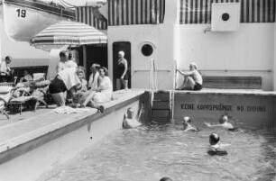 Bordleben Milwaukee. Schwimmbecken auf dem Oberdeck