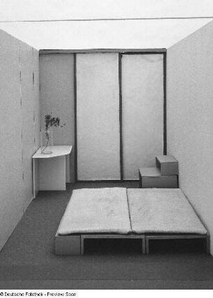 Kombiniertes Arbeits- und Schlafzimmer