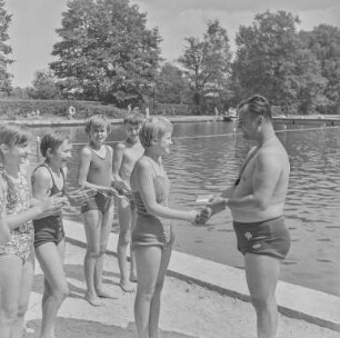 Schwimmlehrgang Wittichenau : Wittichenau. Wald- und Strandbad. Schwimmlehrgang