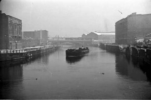 Berlin: Ost; Spree vom Reichstagsufer mit Bahnhof Friedrichstraße