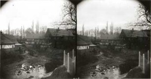 Seifhennersdorf. Wohnhäuser (Tschiedrich, Frey, Roscher). Blick von der Zollstraße am großen Wehr über die Mandau