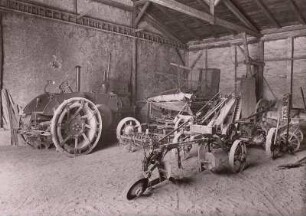 Schlepper, Maschinenschuppen