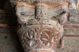 Frankreich. Auvergne. Haute Loire. Le Puy en Velay. Cathedrale Notre Dame. Romanischer Stil. UNESCO Weltkulturerbe. Cloitre. Kreuzgang. Kapitell