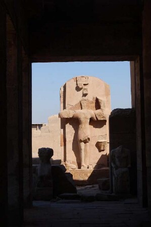 Durchblick im Amun-Tempel von Karnak, Luxor