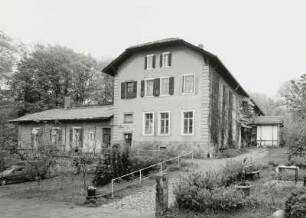 Hauptgebäude mit Anbauten