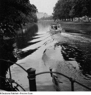 Berlin-Kreuzberg, Landwehrkanal, Motorboot der Wasserschutzpolizei