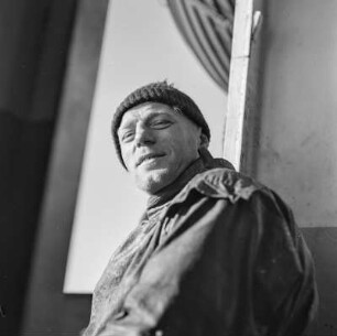 Männerportrait, Männer am Netz, Fischdampfer PC312 Tirol