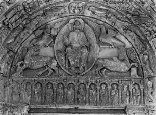 Südportal: Tympanonrelief mit Christus in der Mandorla umgeben von den vier Apokalyptischen Wesen