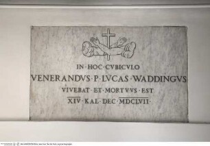 Inschrift mit Hinweis auf das Sterbezimmer des Pater Wadding
