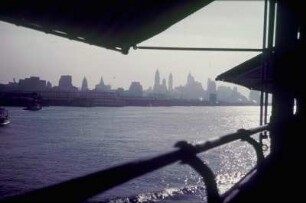 Reisefotos USA. Blick von einem einlaufenden Passagierschiff auf die Skyline von New York