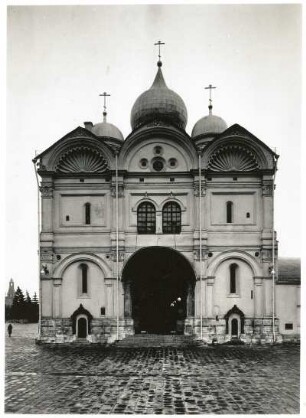 Moskau, Russland. Kreml. Erzengel-Kathedrale (1505-1509; Alovisio Novo), Westfassade