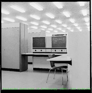 Rechenanlage der Firma IBM in der Datenverarbeitungszentrale (DVZ)