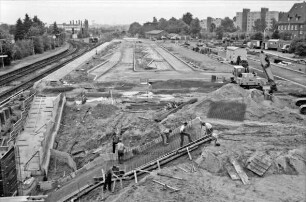 Bahnhof und Zentraler Omnibusbahnhof: Neubau: Bau der Treppen zur Unterführung