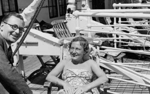 Bordleben auf dem Passagierschiff "Milwaukee". Sonnenbadende mit Liegestühlen