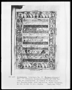 Sogenanntes Ratmann-Sakramentar und Missale — Gerahmte Zierseite mit dem Anfang der Praefation. Im Rahmen zehn Medaillons mit Brustbildern, Folio 119recto