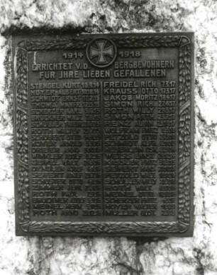 Gedenkplatte für die Gefallenen des 1. Weltkrieges : Gedenkplatte für die Gefallenen des 1. Weltkrieges. Metall (nach 1918). Markneukirchen, Bergstraße