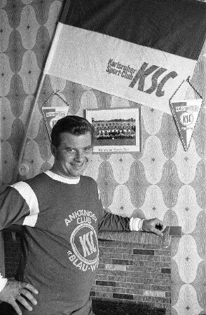 Ehrenmitgliedschaft des Karlsruher Sport Club für den KSC-Fan und Beschäftigten bei den Verkehrsbetrieben Karlsruhe Gerhardt Stäb