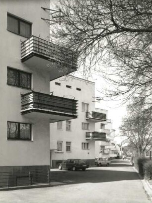 Meißen-Bohnitzsch, Tschuckestraße 2, 4 und 6. Wohnhäuser (um 1925)