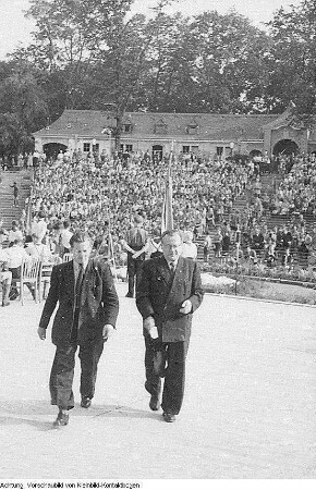 Dresden. Pionierorganisation "Ernst Thälmann". II. Pioniertreffen, Ensemble - Freilichtbühne "Junge Garde", 12.-18. August 1955