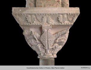 Kapitell mit Vögeln und hockenden Figuren - E11MS29