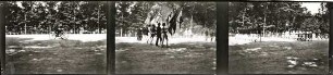 Kodak-Filmstreifen mit drei Fotos einer Militärparade (unbekannter Aufnahmeort)