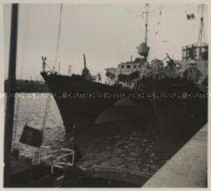 Wehrmachtssoldaten, Deutsche Torpedoboote in einem französischen Atlantikhafen