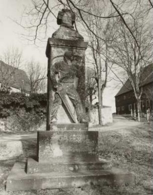 Denkmal für die Gefallenen des 1. Weltkrieges : Denkmal für die Gefallenen des 1. Weltkrieges. Stein (um 1920). Nassau/Erzgebirge
