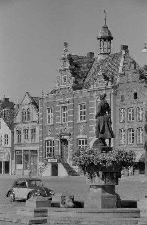 Asmussen-Woldsen-Brunnen & Sogenannter Tine-Brunnen