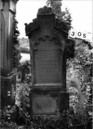 Grabstein 305 (Index: 100095705) Maße HxBxT: 164x55x28 cm: Grabstein 305