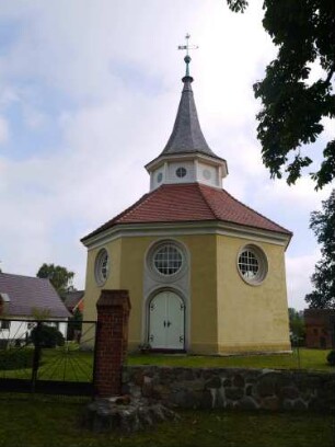 Glienicke, Heiligengrabe, Schinkelplatz