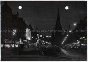Berlin, Tauentzienstraße und Kaiser-Wilhelm-Gedächtniskirche bei Nacht