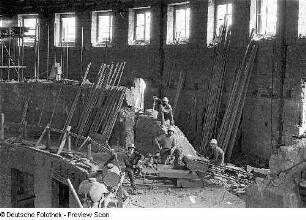 Dresden, Semperoper, Wiederaufbau : Opernhaus. Abbruch des Logenumganges im Zuschauerraum