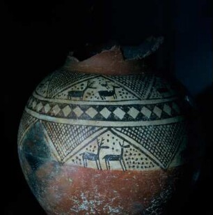 Erzurum, Museum. Bemaltes Gefäß