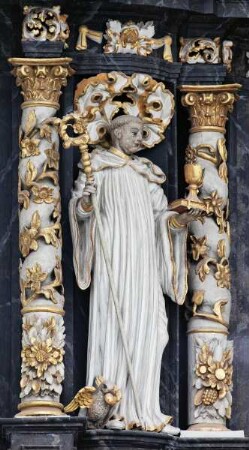 Hochaltar — Auferstandener Christus und acht Heilige — Heiliger Benedikt