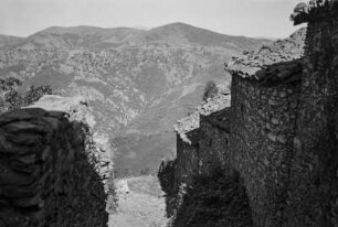 Berglandschaft : Blick aus dem Dorf At Hicem auf die Berge der Umgebung.