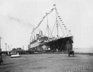 Cleveland am Pier in Tsingtau : Weltreisen. Cleveland am Pier in Tsingtau