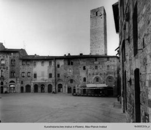Piazza della Cisterna, San Gimignano