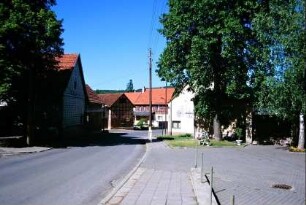 Straße mit Häusern