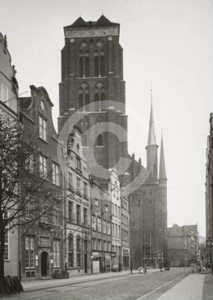 Jopengasse mit der Marienkirche Danzig