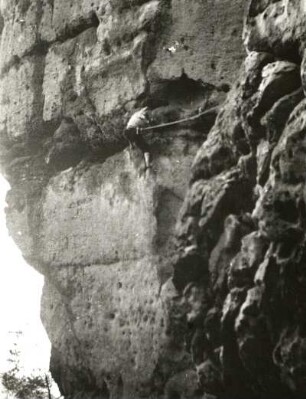 Sächsische Schweiz. Großer Zschand, Goldstein. Seilschaft K. Gonda/ W. Müller am Eckweg (VIII b)