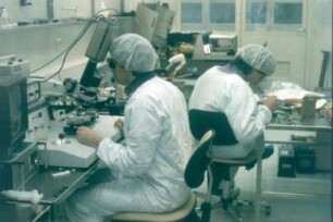 Berlin. Heinrich-Hertz-Institut. Chipmontage