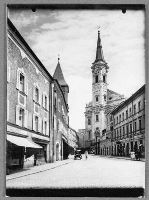 Passau. Rindermarkt. Blick nach Nordosten zur Pfarrkirche Sankt Paul